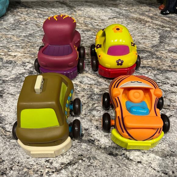 JustB-Byou Soft Vehicles Pull Back Cars- Kid Powered Cars For Toddler 12 months+ - Picture 3 of 5